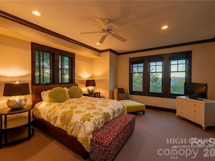 355 Ridge Haven Parkway, Banner Elk, NC 28604.  MLS# CAR4432289, YatesRealty ID 55205. 