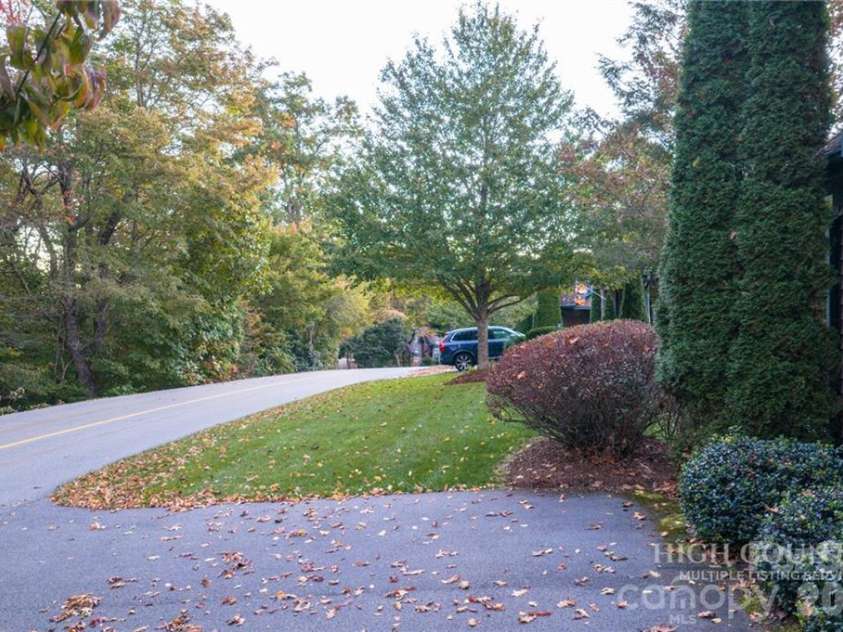355 Ridge Haven Parkway, Banner Elk, NC 28604.  MLS# CAR4432289, YatesRealty ID 55205. 