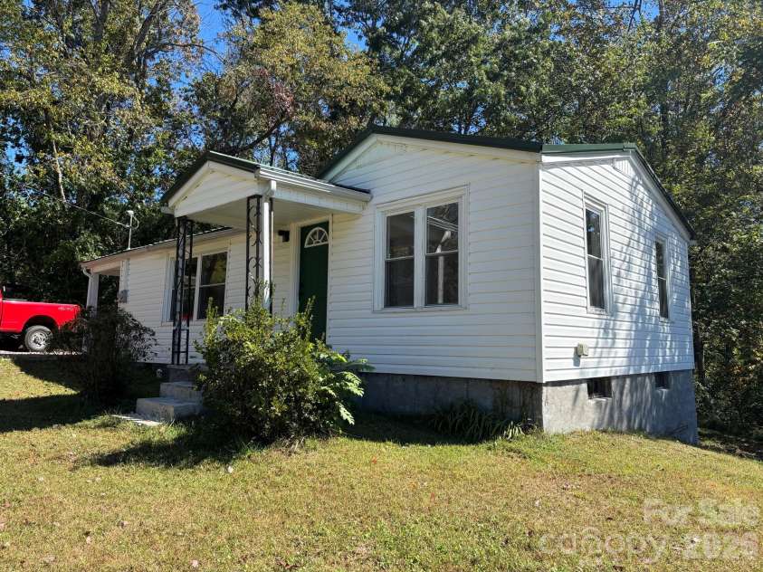 162 Phillips Lane, Spruce Pine, NC 28777.  MLS# CAR4432084, YatesRealty ID 55209. 