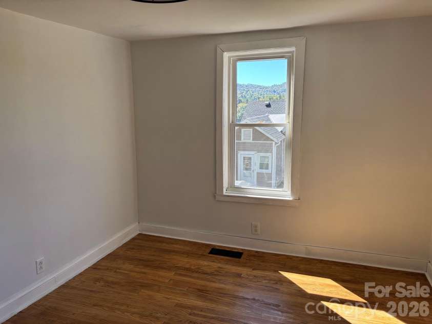 162 Phillips Lane, Spruce Pine, NC 28777.  MLS# CAR4432084, YatesRealty ID 55209. 