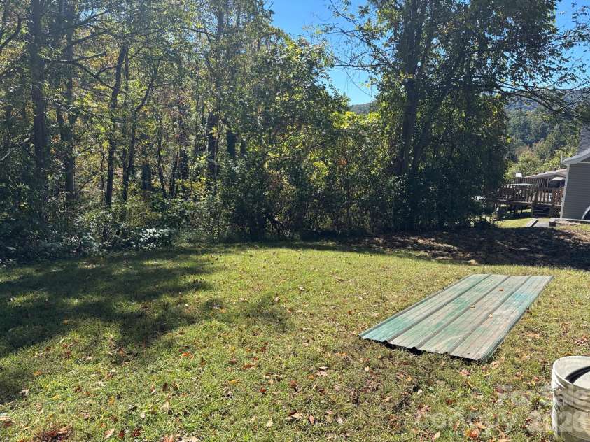 162 Phillips Lane, Spruce Pine, NC 28777.  MLS# CAR4432084, YatesRealty ID 55209. 