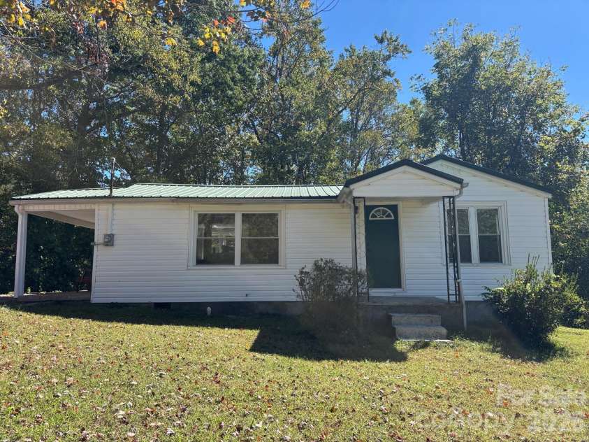 162 Phillips Lane, Spruce Pine, NC 28777.  MLS# CAR4432084, YatesRealty ID 55209. 