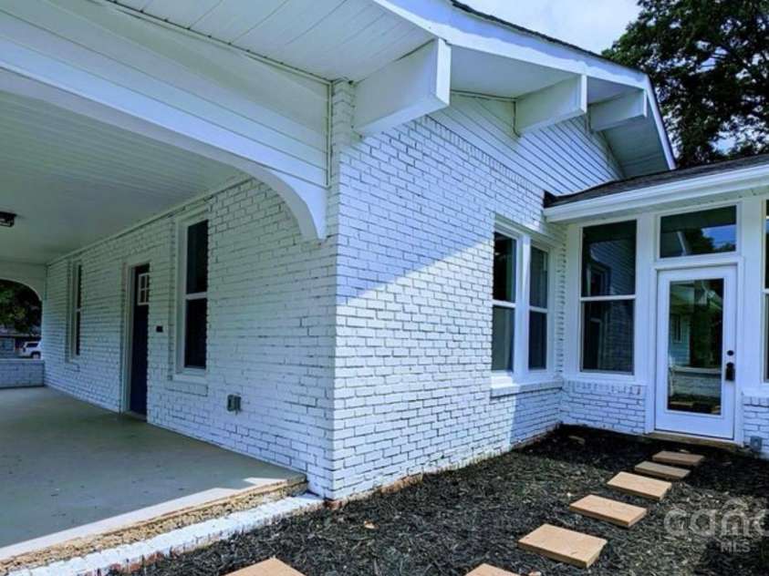 113 Brawley Street, Chester, SC 29706.  MLS# CAR4228176, YatesRealty ID 5521. 