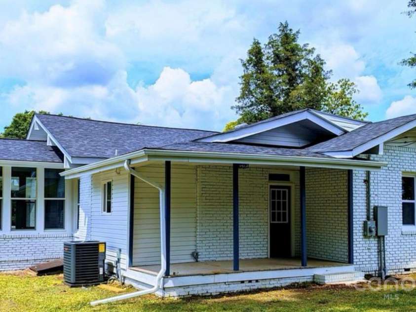 113 Brawley Street, Chester, SC 29706.  MLS# CAR4228176, YatesRealty ID 5521. 