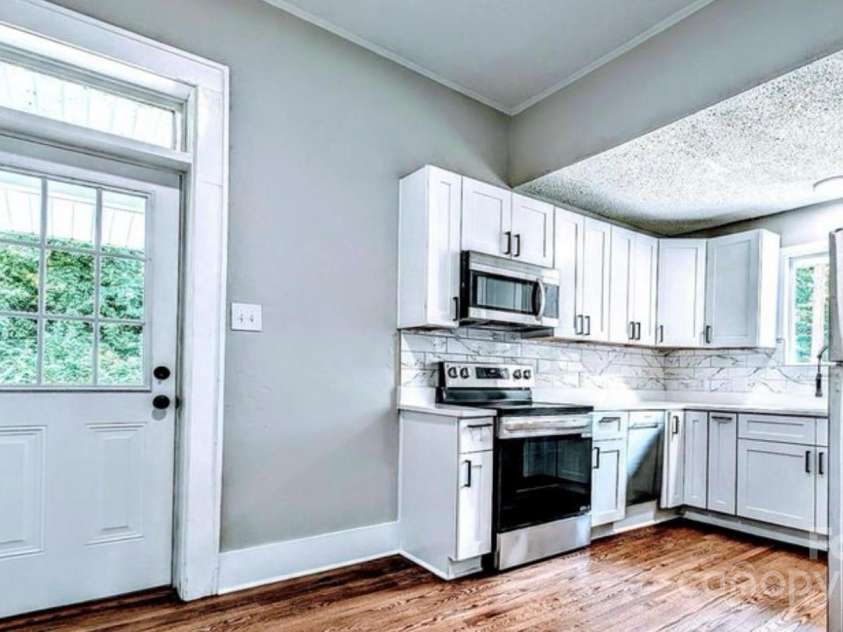 113 Brawley Street, Chester, SC 29706.  MLS# CAR4228176, YatesRealty ID 5521. Kitchen with stainless steel appliances