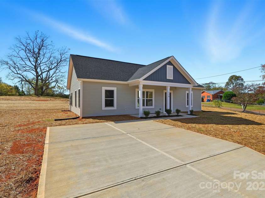 128 Main Street, Granite Falls, NC 28630.  MLS# CAR4317845, YatesRealty ID 5521. 