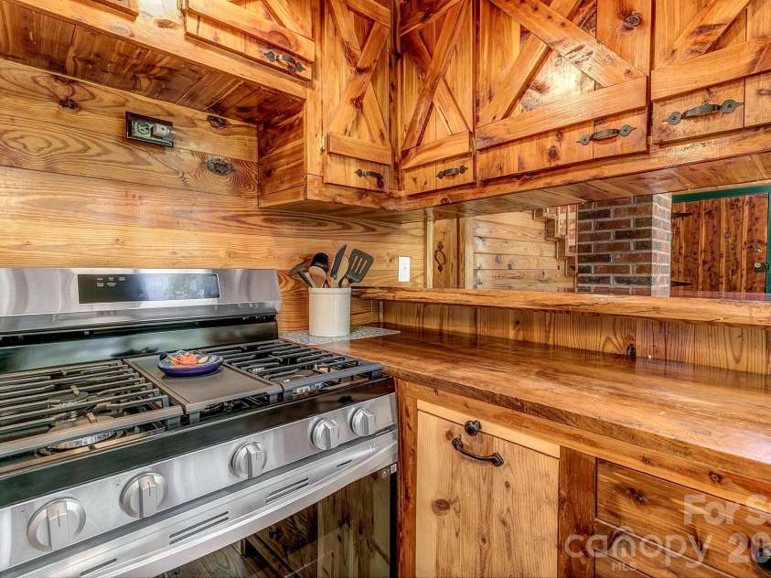 169 Laurel Creek Drive, Hendersonville, NC 28792.  MLS# CAR4431879, YatesRealty ID 55213. 