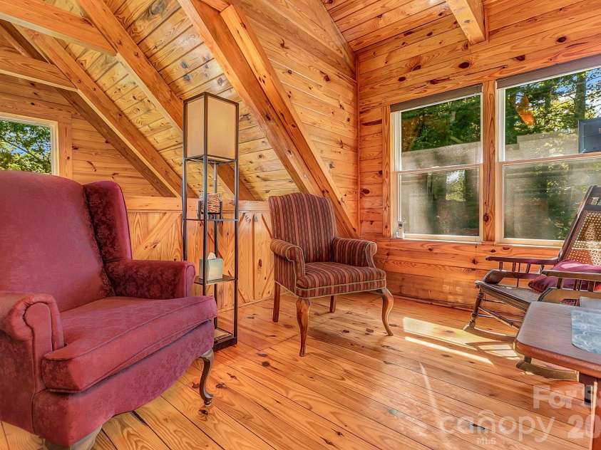 169 Laurel Creek Drive, Hendersonville, NC 28792.  MLS# CAR4431879, YatesRealty ID 55213. 