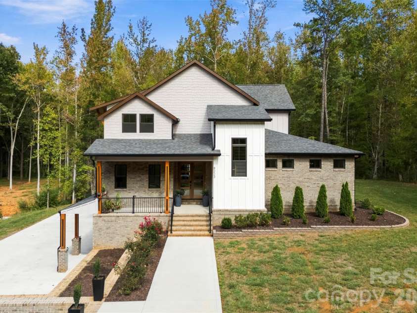 8223 Max Meadows Drive, Charlotte, NC 28227.  MLS# CAR4432295, YatesRealty ID 55214. 