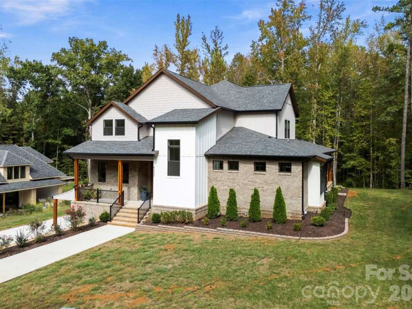 8223 Max Meadows Drive, Charlotte, NC 28227.  MLS# CAR4432295, YatesRealty ID 55214. 