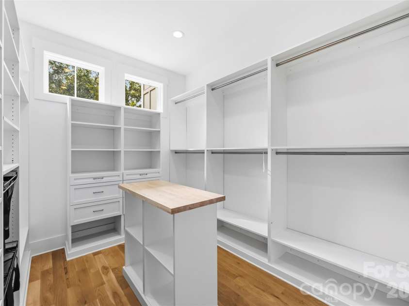 8223 Max Meadows Drive, Charlotte, NC 28227.  MLS# CAR4432295, YatesRealty ID 55214. 