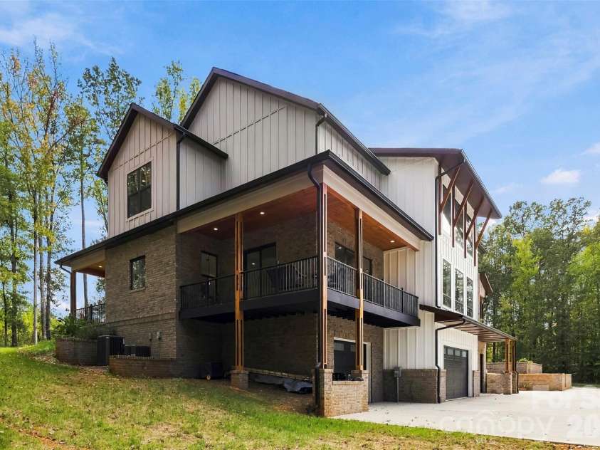 8223 Max Meadows Drive, Charlotte, NC 28227.  MLS# CAR4432295, YatesRealty ID 55214. 