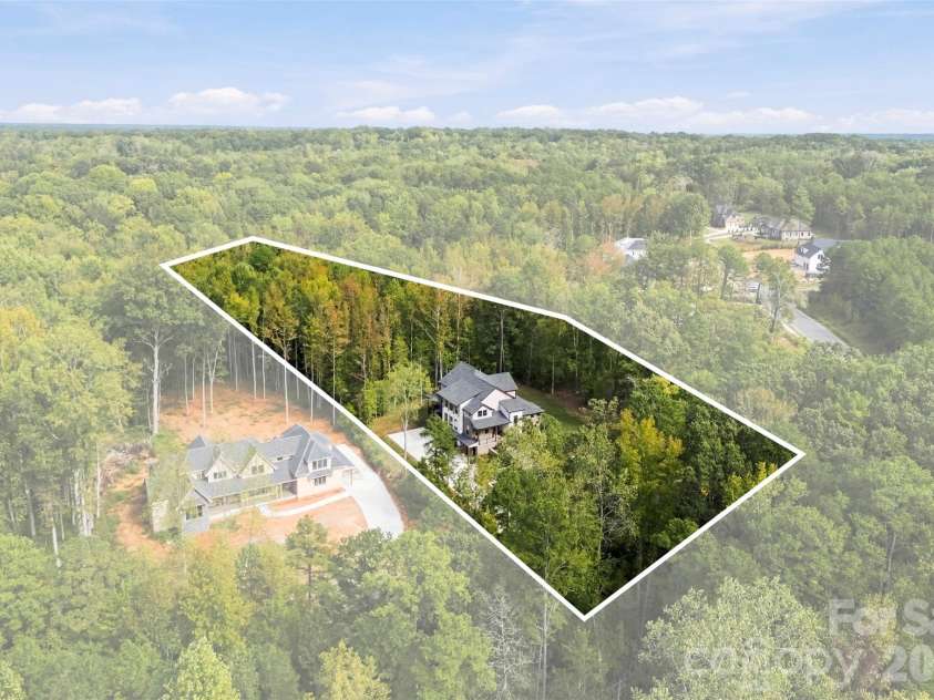 8223 Max Meadows Drive, Charlotte, NC 28227.  MLS# CAR4432295, YatesRealty ID 55214. 