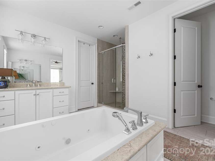 7982 Buena Vista Drive, Denver, NC 28037.  MLS# CAR4243628, YatesRealty ID 5522. 