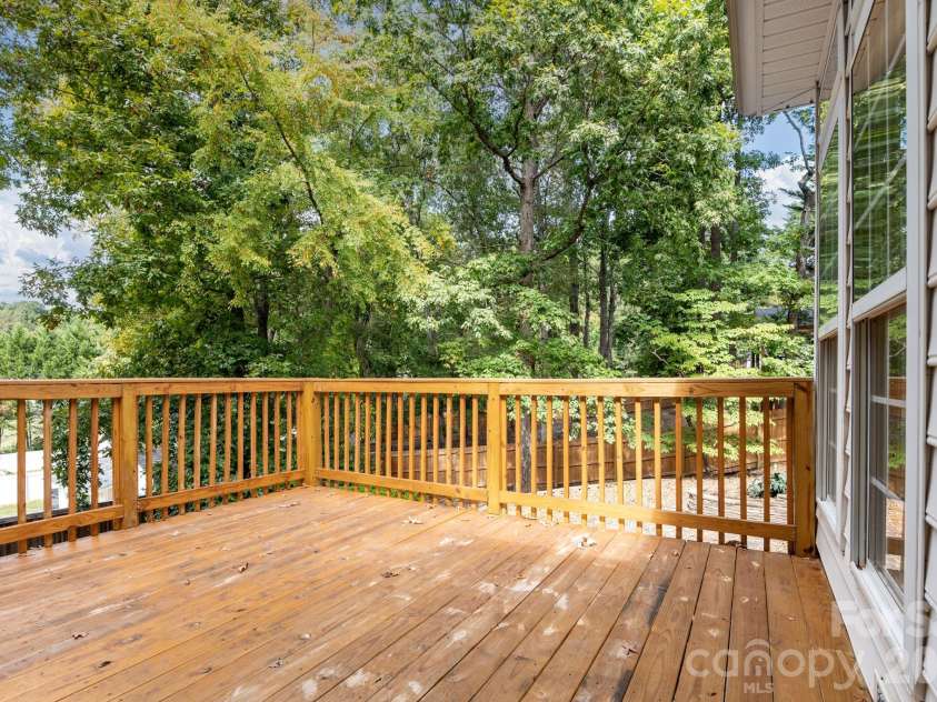 124 Doby Creek Court, Fort Mill, SC 29715.  MLS# CAR4424436, YatesRealty ID 55222. 
