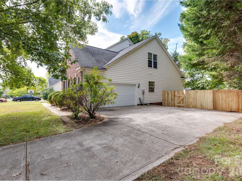 124 Doby Creek Court, Fort Mill, SC 29715.  MLS# CAR4424436, YatesRealty ID 55222. 