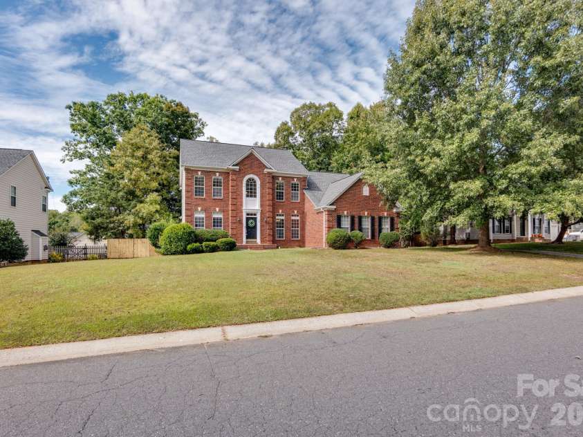 124 Doby Creek Court, Fort Mill, SC 29715.  MLS# CAR4424436, YatesRealty ID 55222. 