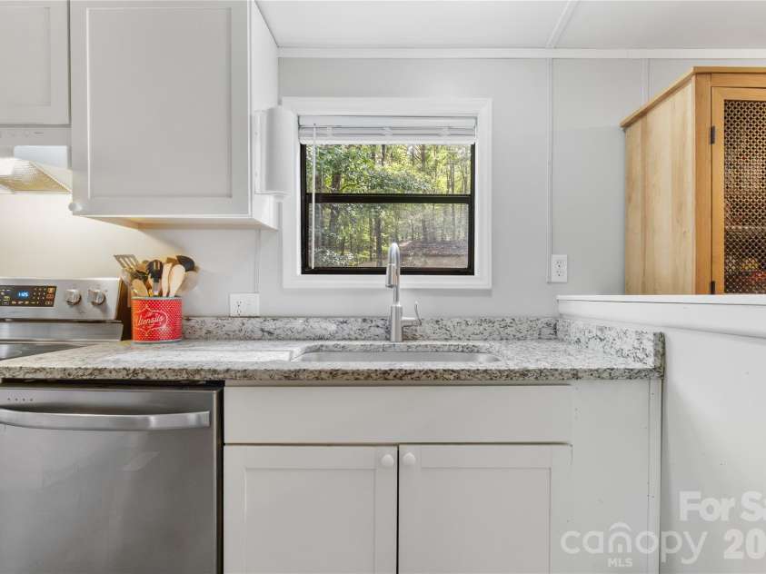 15810 Silver Road, Oakboro, NC 28129.  MLS# CAR4432319, YatesRealty ID 55223. Kitchen