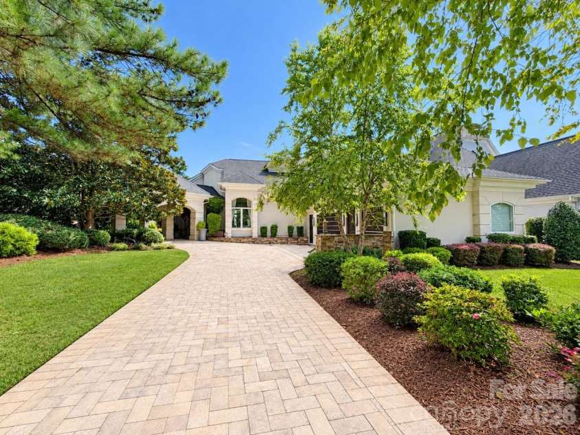 17532 Sail View Drive, Cornelius, NC 28031.  MLS# CAR4425901, YatesRealty ID 55227. 