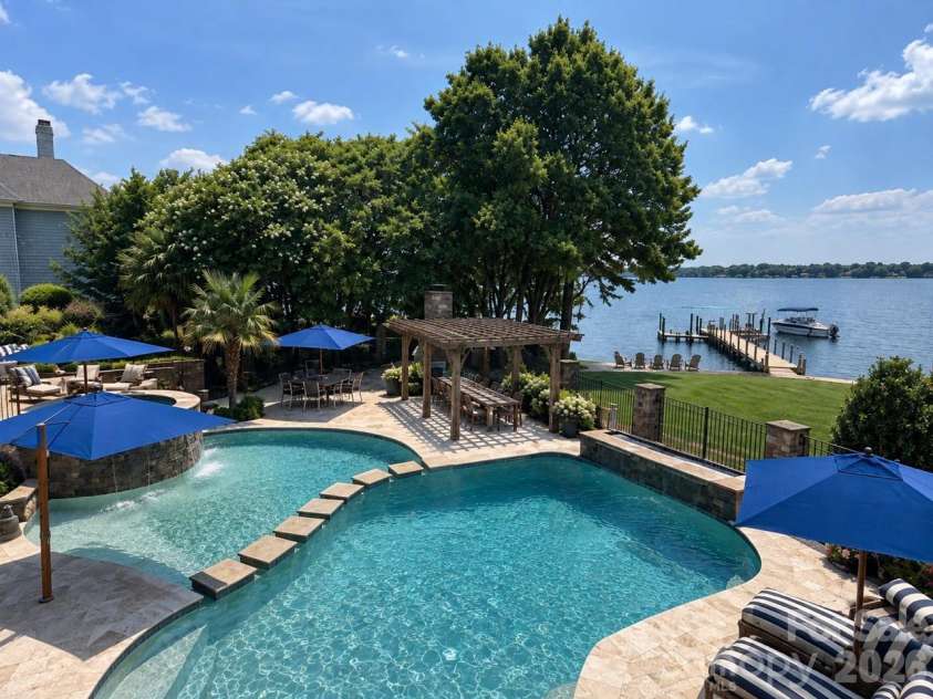 17532 Sail View Drive, Cornelius, NC 28031.  MLS# CAR4425901, YatesRealty ID 55227. 