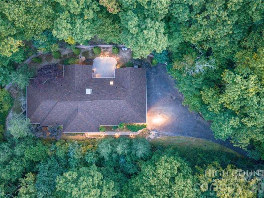 560 Greystone Drive, Boone, NC 28607.  MLS# CAR4432355, YatesRealty ID 55228. 