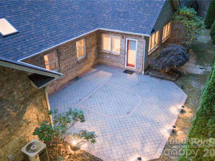 560 Greystone Drive, Boone, NC 28607.  MLS# CAR4432355, YatesRealty ID 55228. 