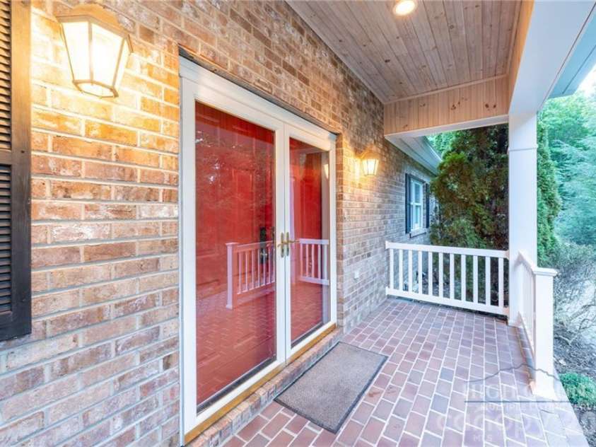 560 Greystone Drive, Boone, NC 28607.  MLS# CAR4432355, YatesRealty ID 55228. 