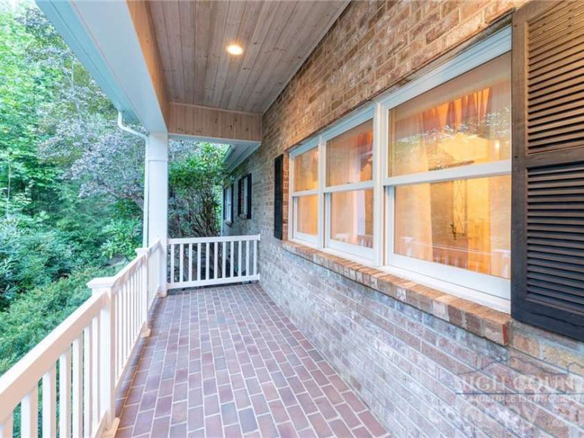 560 Greystone Drive, Boone, NC 28607.  MLS# CAR4432355, YatesRealty ID 55228. 