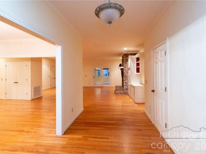 560 Greystone Drive, Boone, NC 28607.  MLS# CAR4432355, YatesRealty ID 55228. 