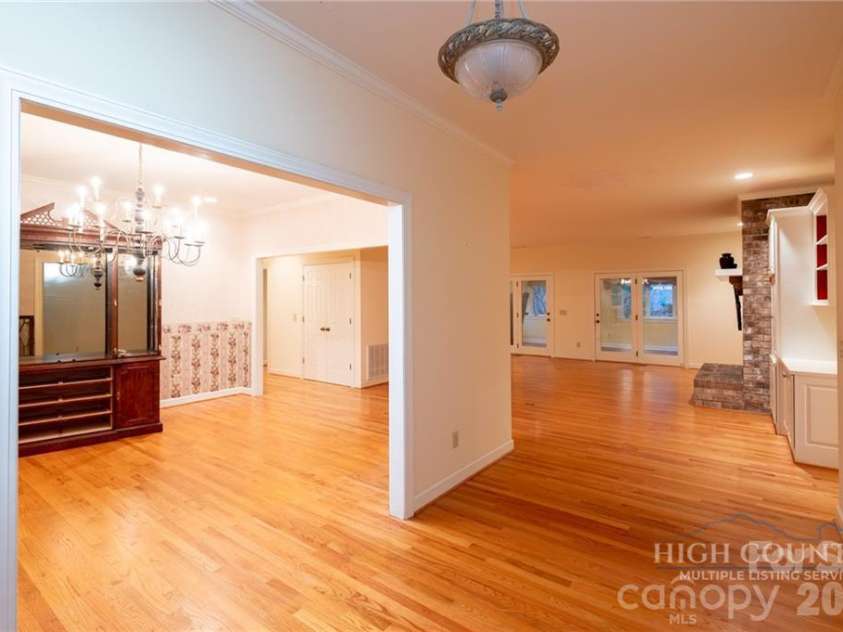 560 Greystone Drive, Boone, NC 28607.  MLS# CAR4432355, YatesRealty ID 55228. 
