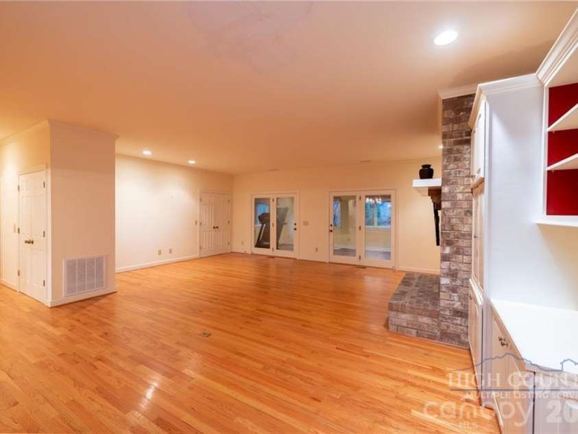 560 Greystone Drive, Boone, NC 28607.  MLS# CAR4432355, YatesRealty ID 55228. 