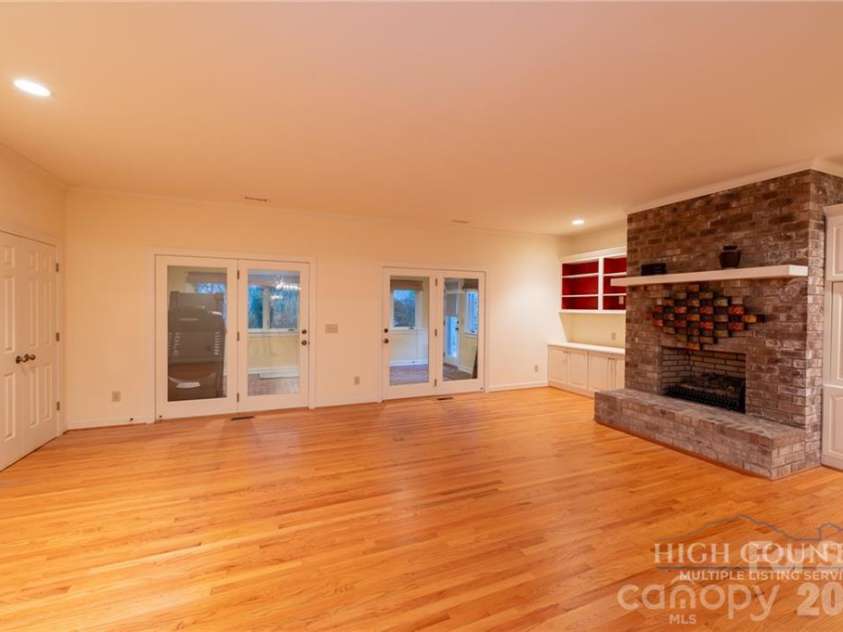 560 Greystone Drive, Boone, NC 28607.  MLS# CAR4432355, YatesRealty ID 55228. 