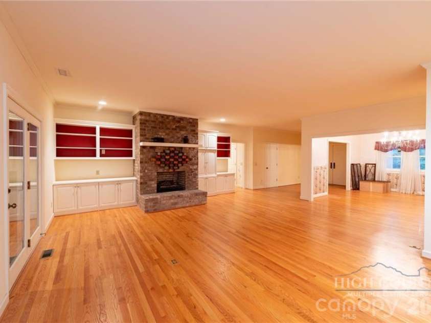 560 Greystone Drive, Boone, NC 28607.  MLS# CAR4432355, YatesRealty ID 55228. 