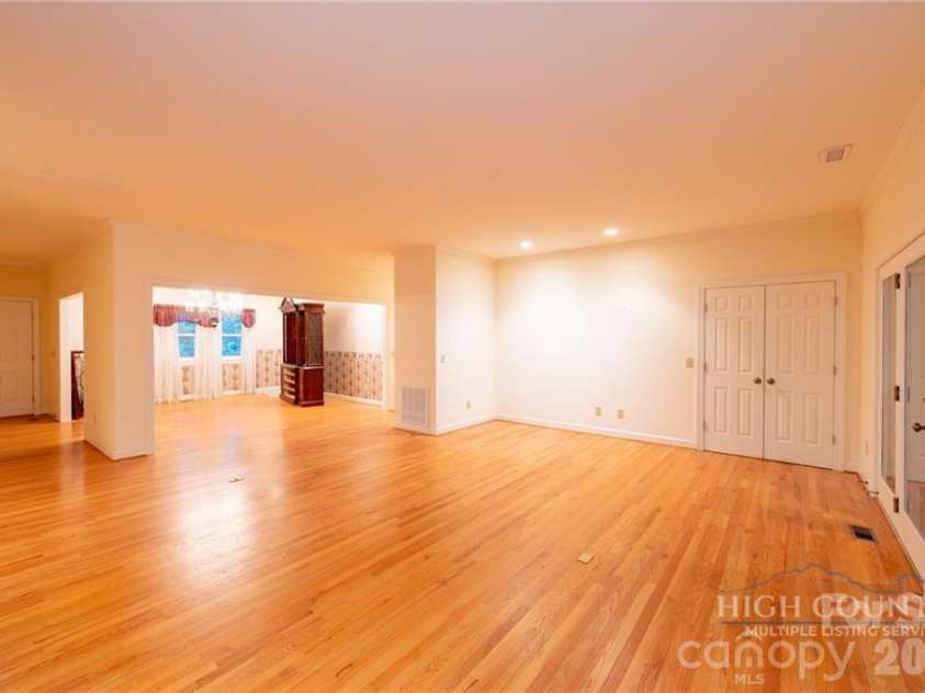 560 Greystone Drive, Boone, NC 28607.  MLS# CAR4432355, YatesRealty ID 55228. 