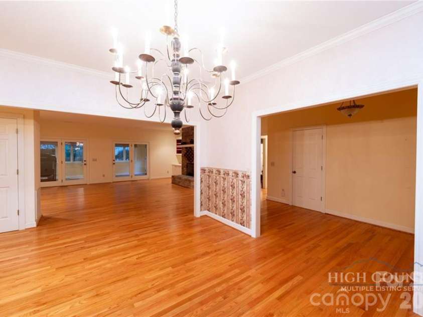 560 Greystone Drive, Boone, NC 28607.  MLS# CAR4432355, YatesRealty ID 55228. 