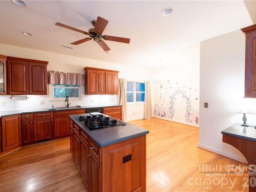 560 Greystone Drive, Boone, NC 28607.  MLS# CAR4432355, YatesRealty ID 55228. 