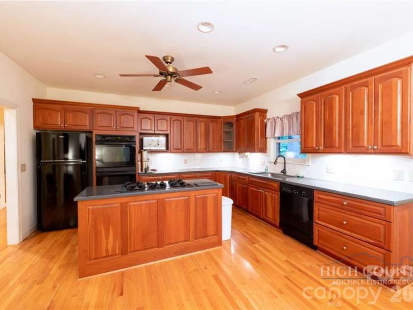 560 Greystone Drive, Boone, NC 28607.  MLS# CAR4432355, YatesRealty ID 55228. 