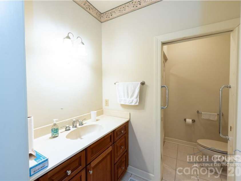 560 Greystone Drive, Boone, NC 28607.  MLS# CAR4432355, YatesRealty ID 55228. 