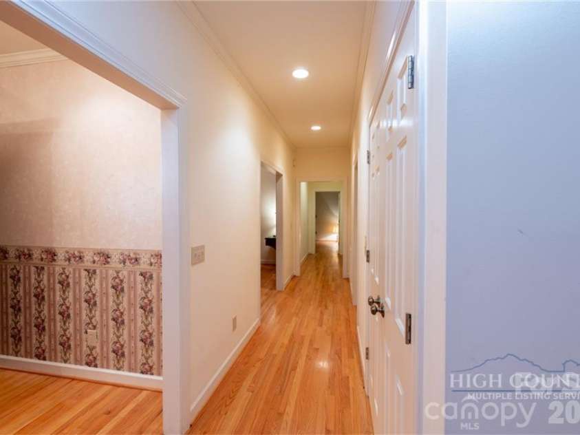 560 Greystone Drive, Boone, NC 28607.  MLS# CAR4432355, YatesRealty ID 55228. 