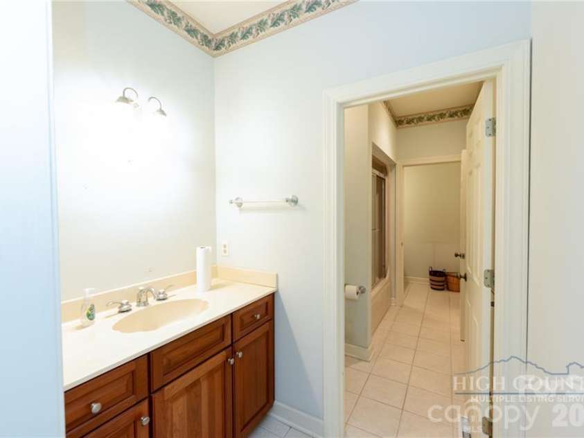 560 Greystone Drive, Boone, NC 28607.  MLS# CAR4432355, YatesRealty ID 55228. 