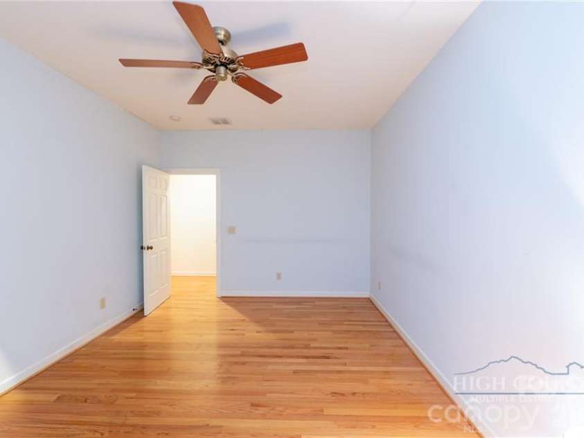 560 Greystone Drive, Boone, NC 28607.  MLS# CAR4432355, YatesRealty ID 55228. 