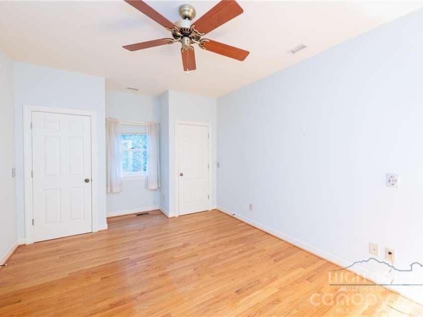 560 Greystone Drive, Boone, NC 28607.  MLS# CAR4432355, YatesRealty ID 55228. 