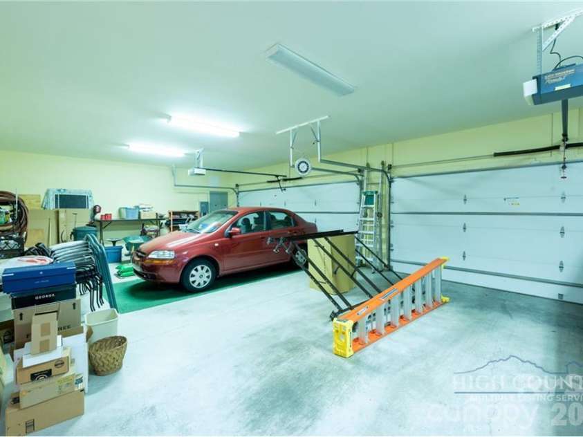 560 Greystone Drive, Boone, NC 28607.  MLS# CAR4432355, YatesRealty ID 55228. 