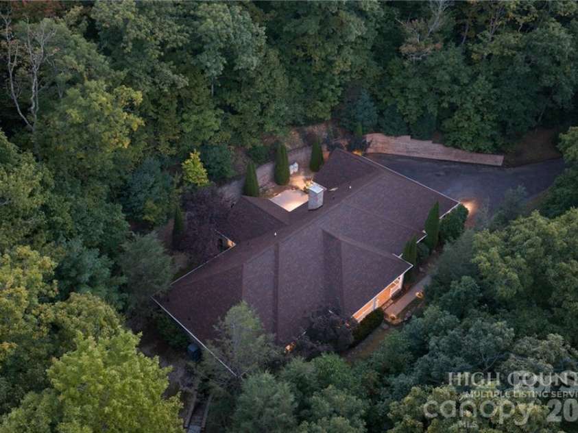 560 Greystone Drive, Boone, NC 28607.  MLS# CAR4432355, YatesRealty ID 55228. 