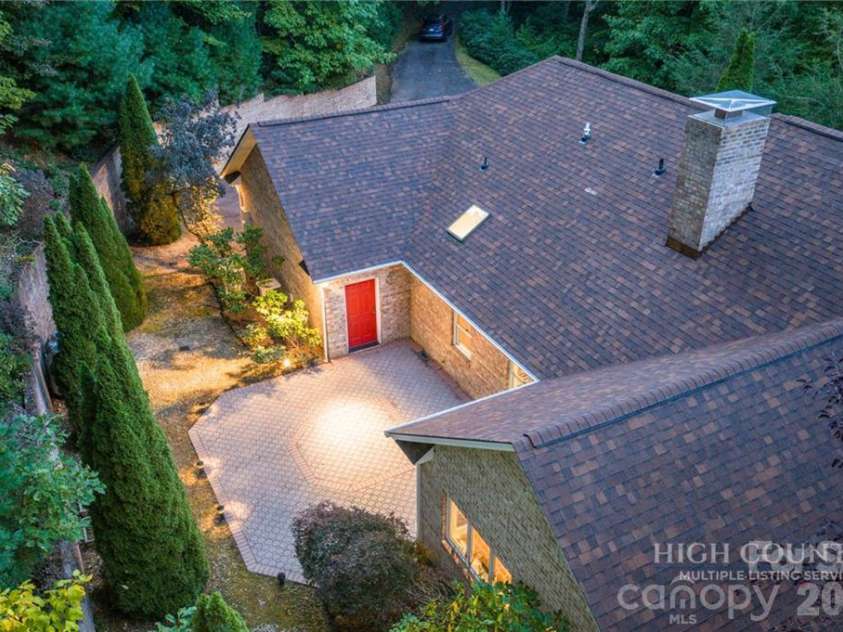 560 Greystone Drive, Boone, NC 28607.  MLS# CAR4432355, YatesRealty ID 55228. 