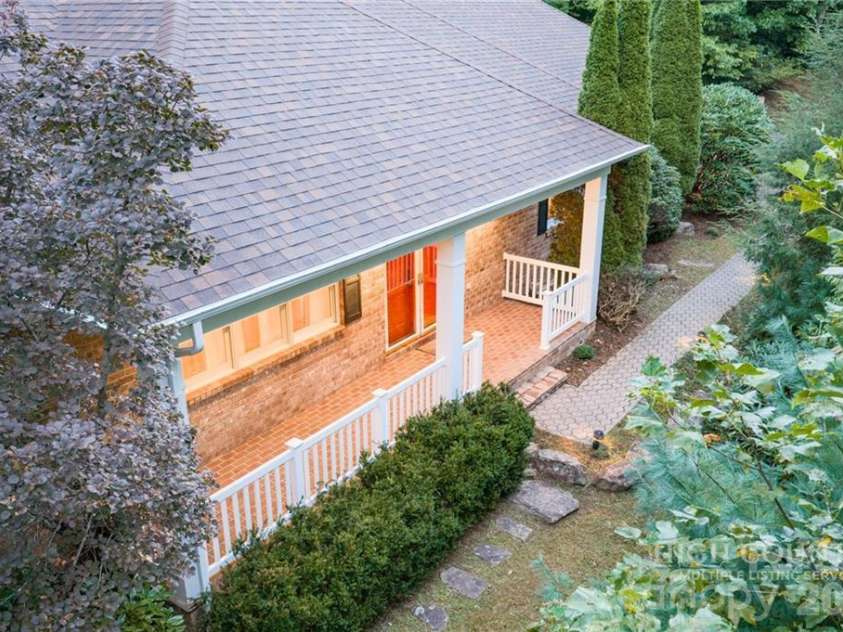 560 Greystone Drive, Boone, NC 28607.  MLS# CAR4432355, YatesRealty ID 55228. 