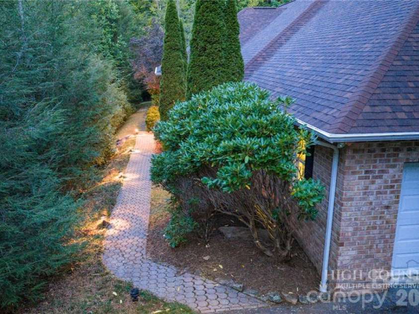560 Greystone Drive, Boone, NC 28607.  MLS# CAR4432355, YatesRealty ID 55228. 