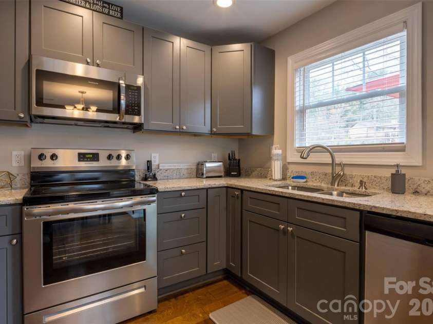 309 Jenna Clare Lane, Asheville, NC 28803.  MLS# CAR4428710, YatesRealty ID 55229. 