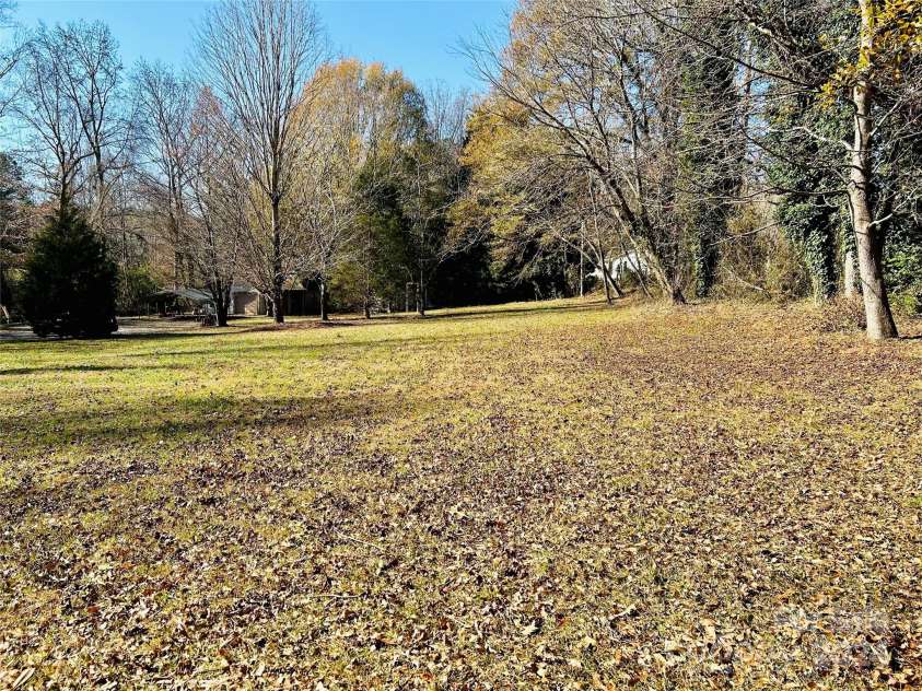 12 Hilltop Lane, Columbus, NC 28722.  MLS# CAR4203716, YatesRealty ID 5523. 