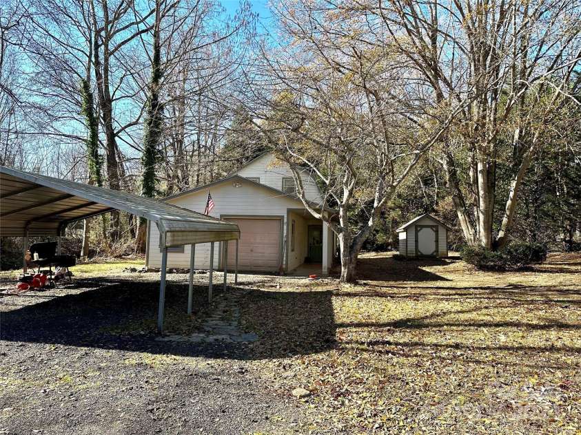 12 Hilltop Lane, Columbus, NC 28722.  MLS# CAR4203716, YatesRealty ID 5523. 